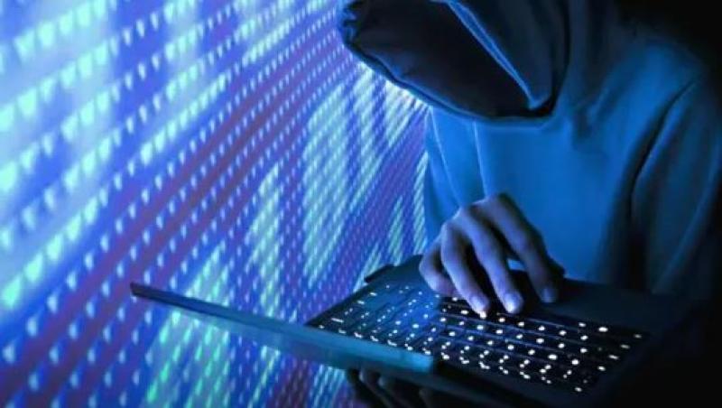 عقوبات تصل إلى 15 عامًا.. الجرائم الإلكترونية خطر متصاعد يهدد المجتمع