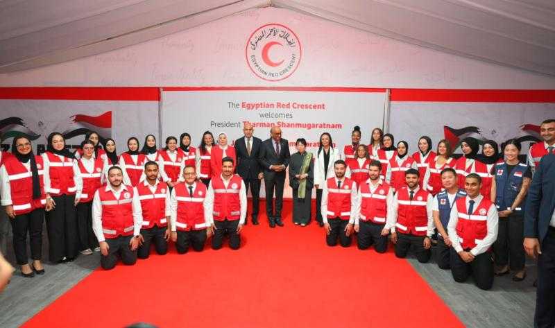 رئيس سنغافورة يشيد بجهود مصر ودور الهلال الأحمر في تقديم المساعدات الإنسانية للفلسطينيين