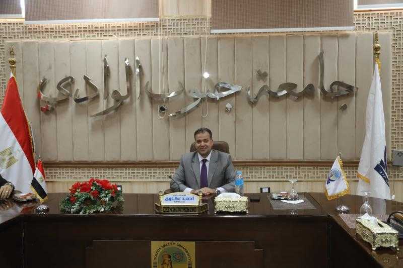 رئيس جامعة جنوب الوادى يلتقي وكيل وزارة الصحة بقنا لبحث سبل تعزيز التعاون المشترك