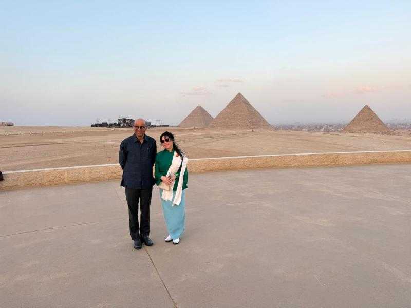 رئيس سنغافورة يزور المتحف المصري الكبير وأهرامات الجيزة