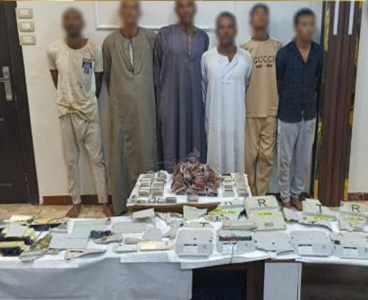 القبض على تشكيل عصابى لسرقة صناديق إشارات السكة الحديد بقنا وتعطيل الإشارات