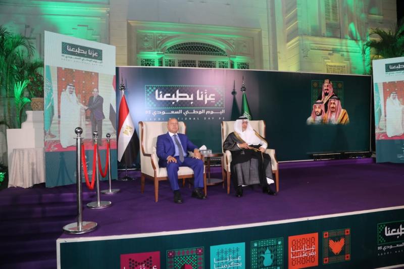 كامل الوزير ينقل تهنئة الرئيس السيسي باليوم الوطني للسعودية ويُؤكد: دائمًا معًا