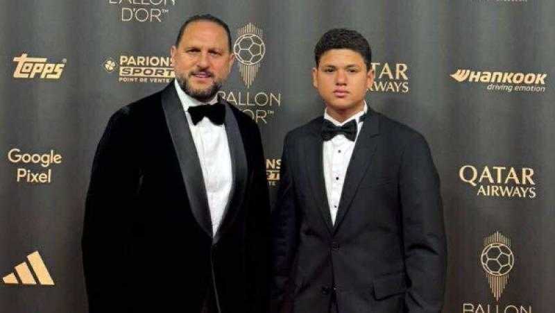 عماد زيادة يحضر حفل ”الكرة الذهبية” في باريس بصحبة نجله