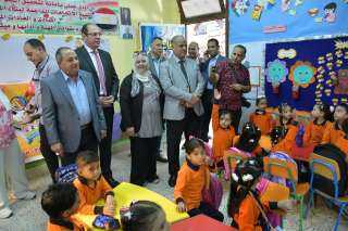 محافظ بورسعيد يتفقد عددًا من المدارس بحي الضواحي