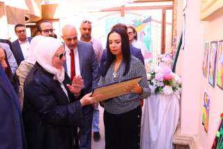 وزيرة التضامن تتفقد أكاديمية ألزهايمر ووحدة الرعاية عن بعد .. وتفتتح معرضًا فنياً لإبداعات كبار السن