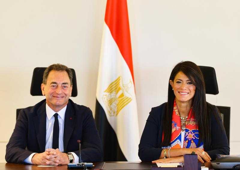 وزيرة التخطيط والتعاون الدولي تبحث مع السفير الفرنسي آليات تنفيذ اتفاق الشراكة الاقتصادية في مجالات التنمية البشرية والبنية التحتية