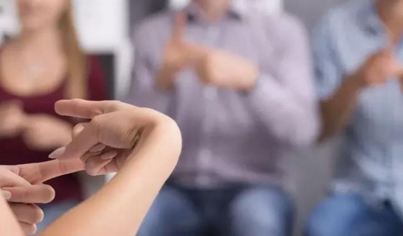 في يومها العالمي.. 70 مليون شخص يحتفلون بلغة الإشارة
