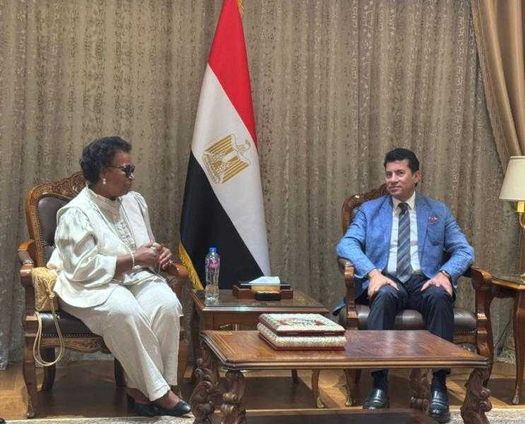 وزير الشباب والرياضة يبحث التعاون المشترك مع شقيقة أمير الكويت في مجال الرياضة النسائية