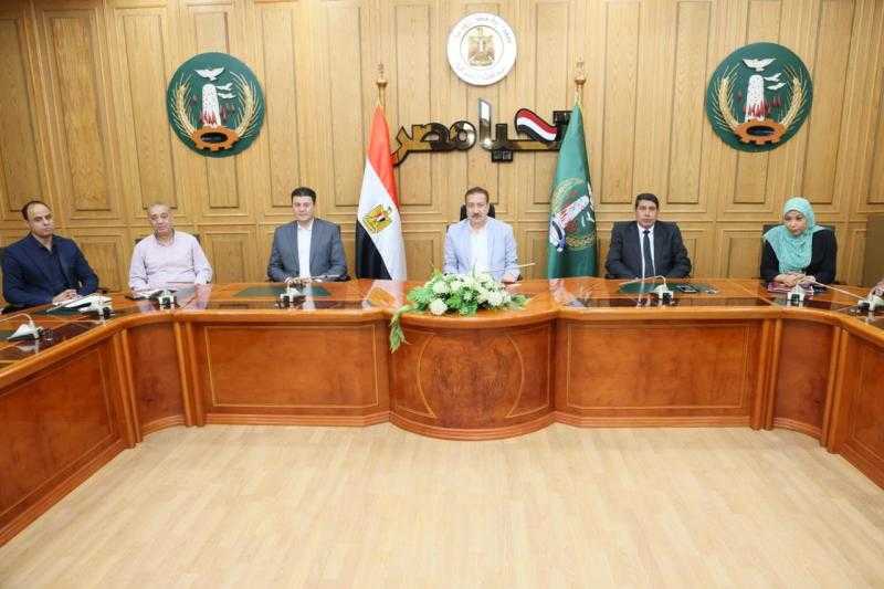 محافظ المنوفية يلتقى ممثلي إحدى الشركات المتخصصة في مجال المعالجة والتخلص الآمن من المخلفات الصلبة