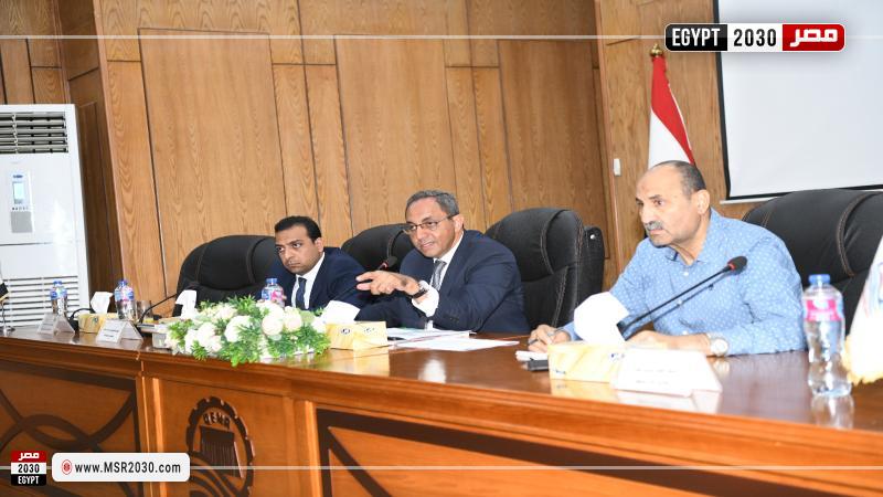 محافظ قنا