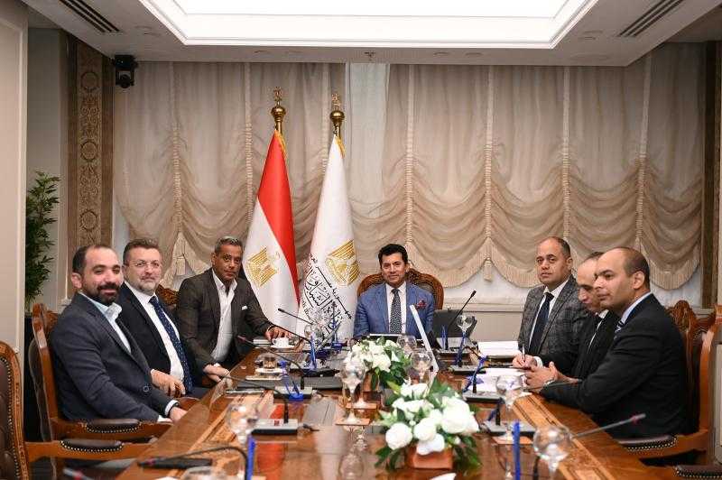 وزير الشباب والرياضة يلتقي مسئولي ”ستارز أوف إيجيبت”