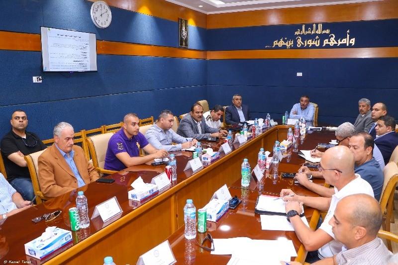 رئيس هيئة ميناء دمياط يترأس اجتماع لجنة متابعة استقبال سفينة التغويز