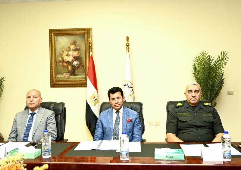 وزير الشباب والرياضة يعقد اجتماعاً مع مجلس إدارة هيئة استاد القاهرة الدولي لبحث المستجدات وتعظيم الاستفادة من إمكاناته