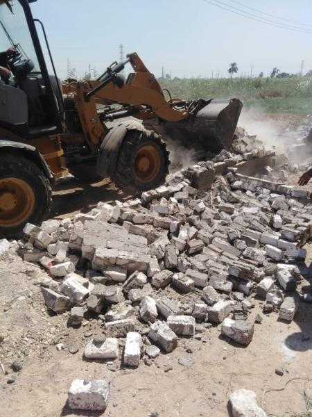 محافظ أسيوط: إزالة 51 حالة تعدي واسترداد أكثر 2 فدان و5 آلاف متر مربع