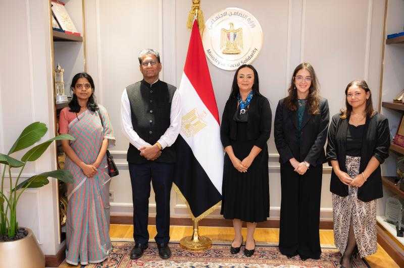 وزيرة التضامن الاجتماعي تلتقي سفير الهند بالقاهرة