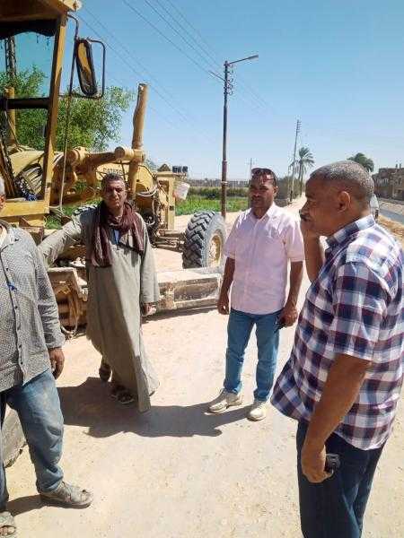 محافظ أسيوط: استمرار أعمال إعادة رصف طريق ترعة أحمد شاكر بطول 2.4 كم بمركز صدفا