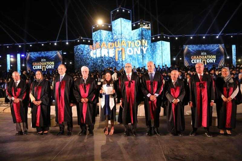 وزيرا التعليم العالي وقطاع الأعمال العام يشهدان حفل تخرج الدفعة (71) بكلية الهندسة جامعة عين شمس