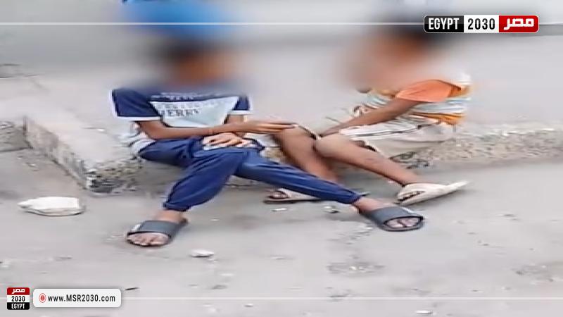 كشف ملابسات فيديو طفلين يدخنان أمام محطة