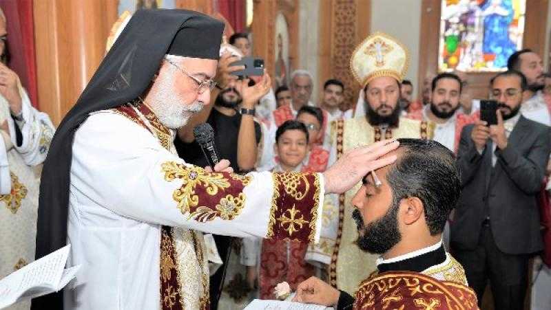 الأنبا باسيليوس يترأس قداس السيامة الكهنوتية للأب موسى شوقي