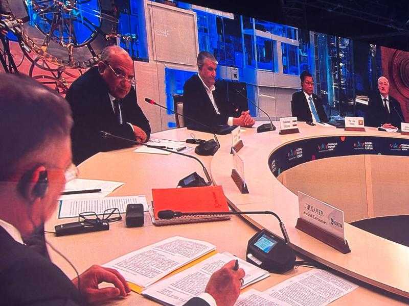 وزير الكهرباء يشارك فى مائدة مستديرة برئاسة الرئيس ”بوتين ” حول الطاقة الذرية