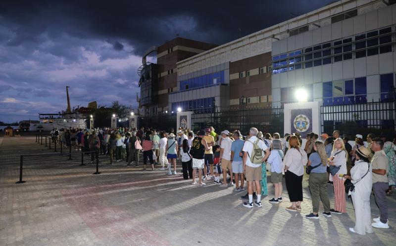 ميناء الإسكندرية يستقبل سفينتين سياحيتين عملاقتين تقلان أكثر من 8100 راكب وسائح