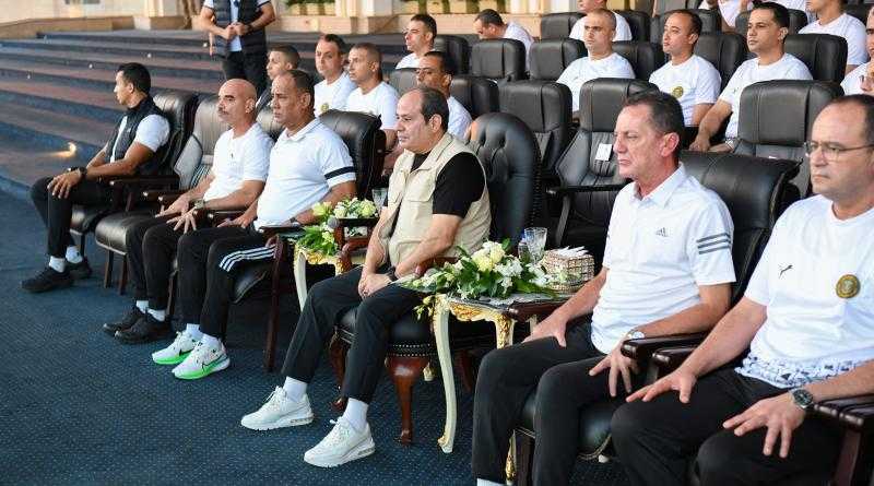 الرئيس السيسي يزور الأكاديمية العسكرية المصرية ويؤدي صلاة الفجر مع الطلاب