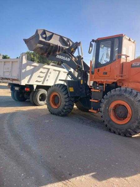 رفع مخلفات مبانٍ وأتربة بقرية العديسات قبلي بالطود بمحافظة الأقصر