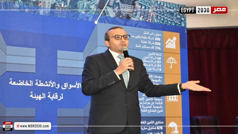 الدكتور محمد عبد العزيز