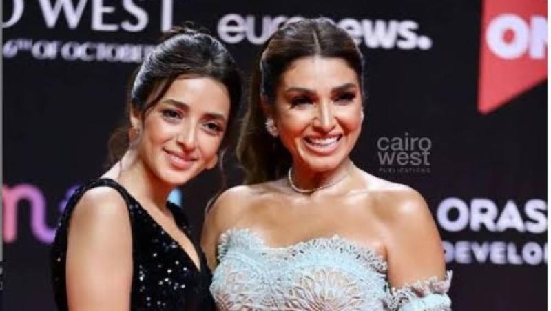 روجينا وابنتها 
