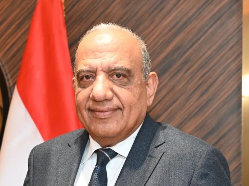 الدكتور محمود عصمت 