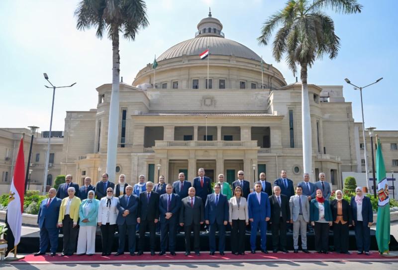 مجلس جامعة القاهرة يهنئ الرئيس عبدالفتاح السيسي والشعب المصري بقرب الاحتفال بالذكرى 52 لانتصارات حرب أكتوبر المجيدة