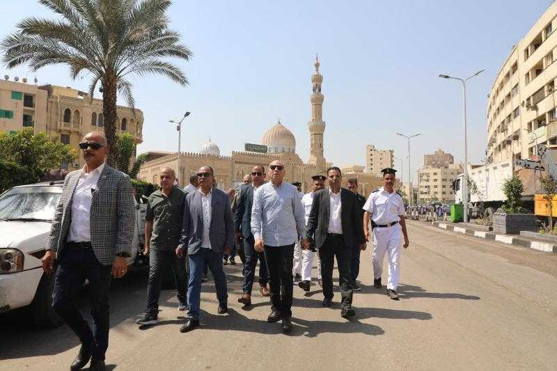 محافظ القاهرة يتفقد شوارع حي السيدة زينب