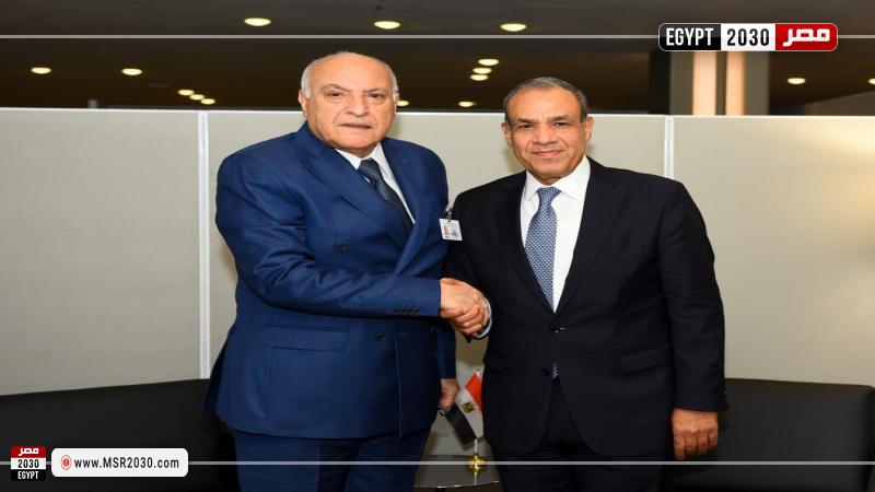 وزير الخارجية يلتقي نظيره الجزائري
