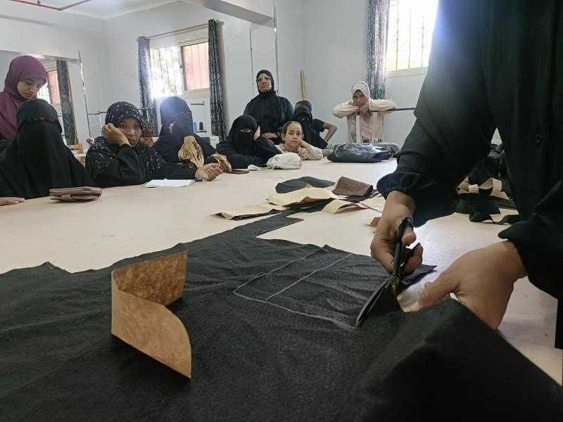 وحدة أيادي مصر تنفذ ورش تدريبية مجانية للحرف اليدوية للسيدات في مركز الطود بالأقصر