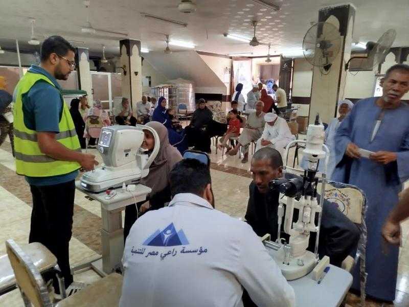 الكشف على ٣٠٠ مواطن بفايد بقافلة طبية لمؤسسة راعي مصر للتنمية