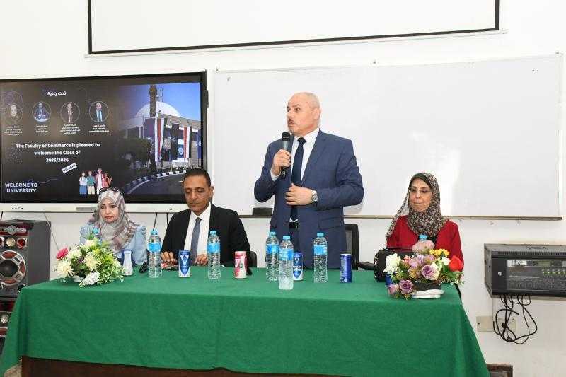 رئيس جامعة قناة السويس يشهد اللقاء التعريفي بكلية التجارة