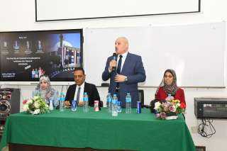 رئيس جامعة قناة السويس يشهد اللقاء التعريفي بكلية التجارة