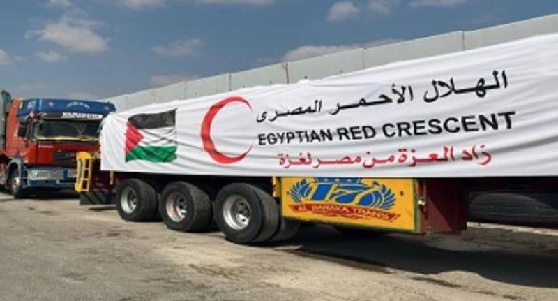 ”الهلال الأحمر”: قافلة ”زاد العزة” الـ 43 تحمل 3 آلاف طن مساعدات إنسانية للفلسطينيين بغزة