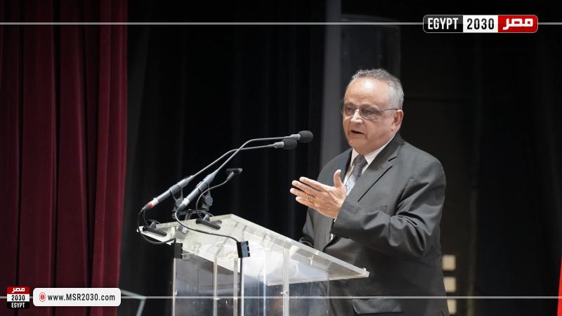 الدكتور أحمد زايد 