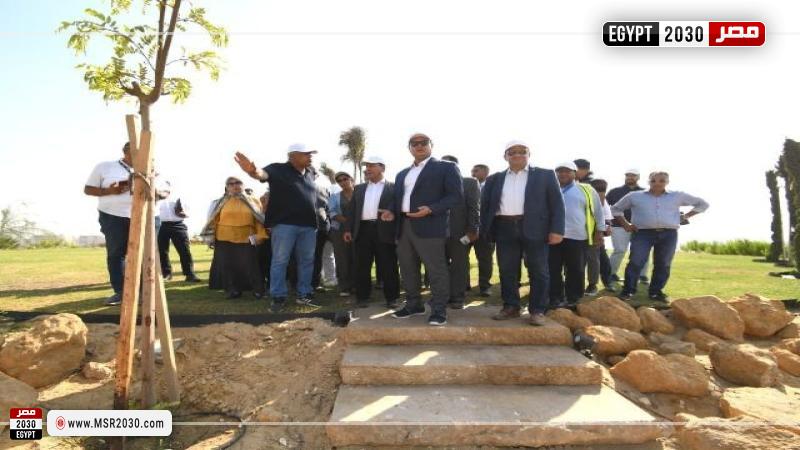 وزير الإسكان يتفقد حدائق تلال الفسطاط