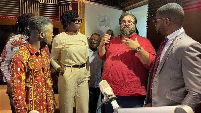 أميمة شكري تستقبل وفد الإعلاميين الأفارقة في مجموعة راديو النيل