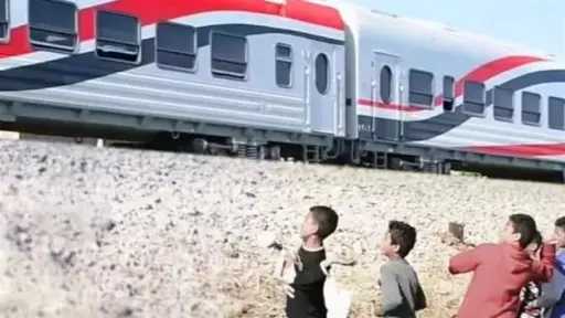 «حافظوا على قطاراتكم».. وزارة النقل تحذر من رشق... «حافظوا على قطاراتكم».. وزارة النقل تحذر من رشق الأطفال للقطارات بالحجارة