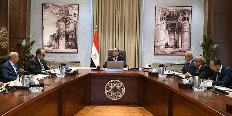 رئيس الوزراء يتابع جهود إعادة هيكلة وتطوير شركات الغزل والنسيج
