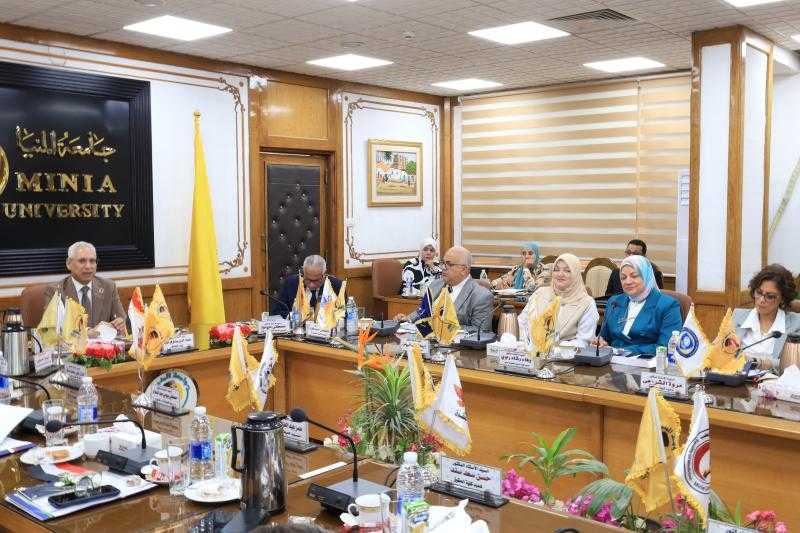مجلس جامعة المنيا يهنئ المجتمع الجامعي بالعام الدراسي الجديد وانتظام العملية التعليمية