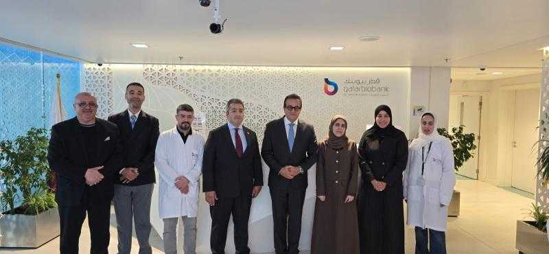 وزير الصحة يجري زيارات ميدانية لمؤسسة حمد الطبية لبحث تعزيز الشراكات البحثية وتطوير الخدمات الصحية في مصر