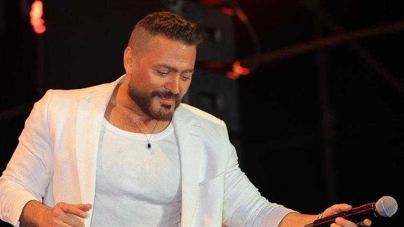 تامر حسني يثير التفاعل بإحيائه ”لأ مش أنا اللي أبكي” لعبد الوهاب