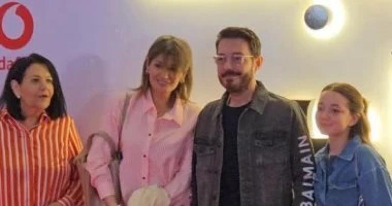 زاهر وزوجته يحرزان الأنظار في العرض الخاص لمسلسل ”ولد بنت شايب”