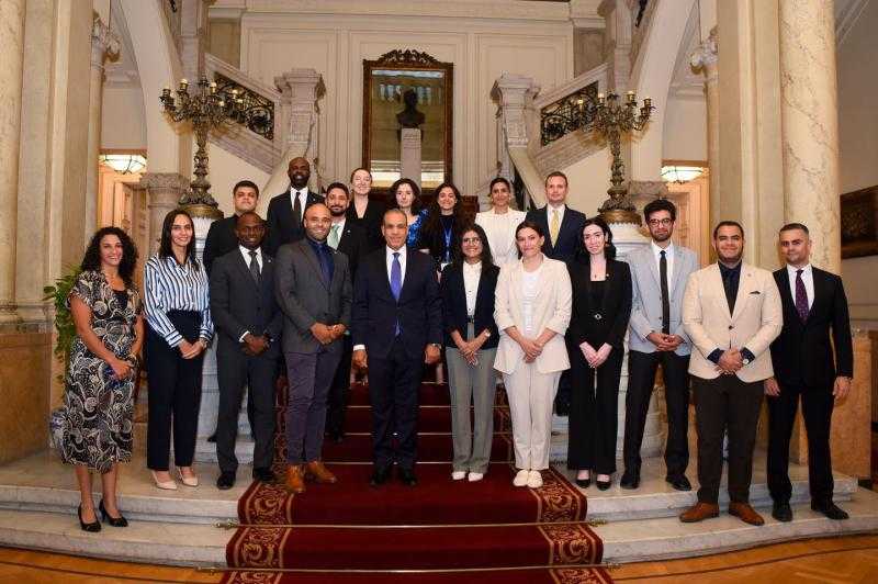 وزير الخارجية يلتقي الشباب المشاركين في برنامج زمالة ”شفيق جبر” من مصر والولايات المتحدة