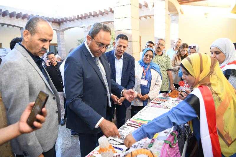 محافظ قنا يشهد احتفالية اليوم العالمي للسياحة بمعبد دندرة
