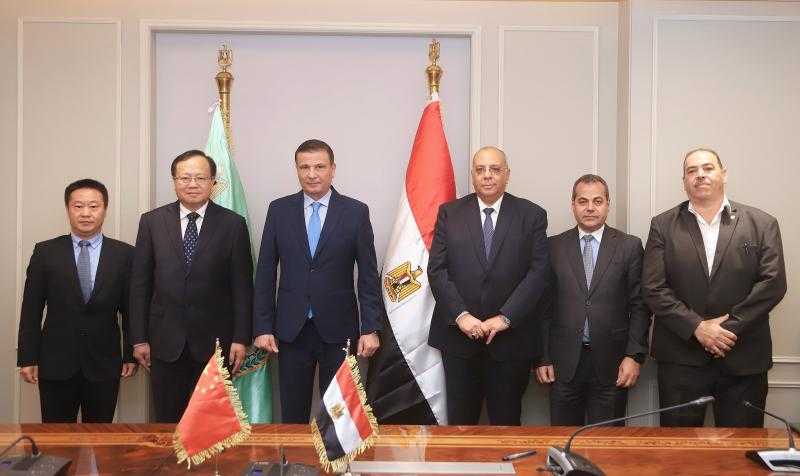 وزير الزراعة يشهد توقيع بروتوكول تعاون بين بحوث الصحراء والأكاديمية الصينية للعلوم لتبادل الخبرات وتدريب الكوادر الأفريقية